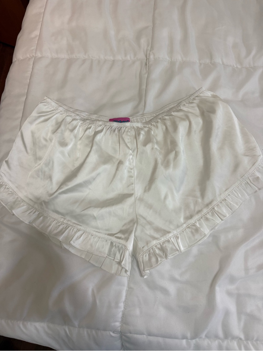Satin edikted shorts